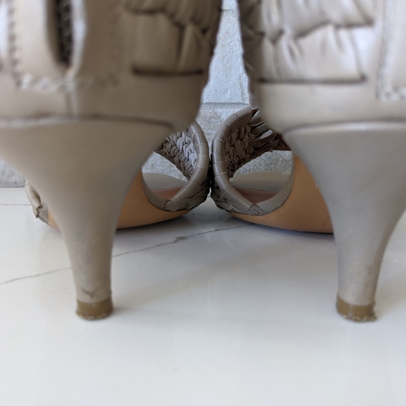 GIVENCHY taupe woven leather heels - Picture 9 of 10